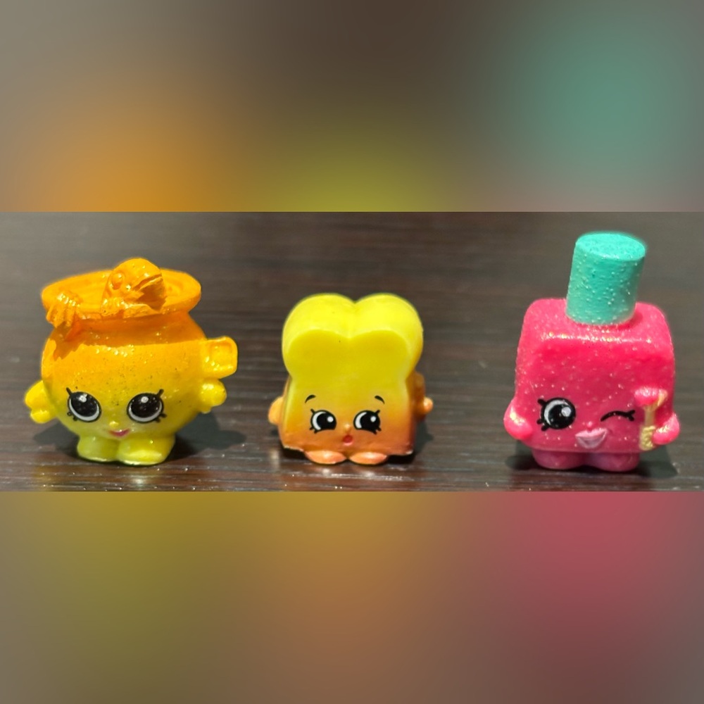 Rare Shopkins Figures Yellow Bread Crumbs, Glitter Nail Polish & Gold Fish Bowl